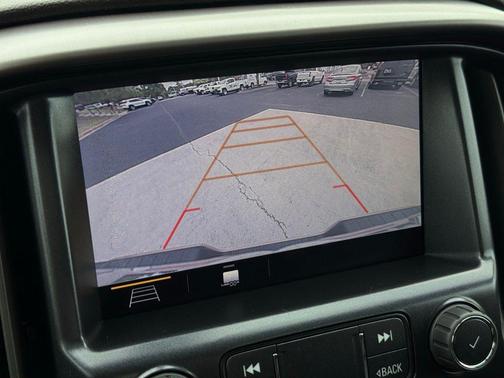 Desert Sand Metallic 2022 GMC Canyon AT4