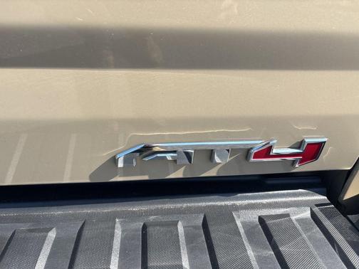 Desert Sand Metallic 2022 GMC Canyon AT4