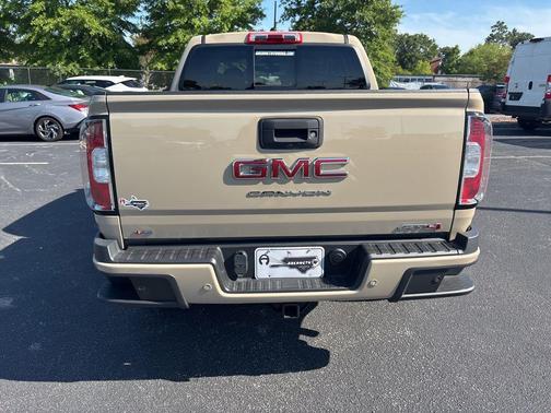 Desert Sand Metallic 2022 GMC Canyon AT4