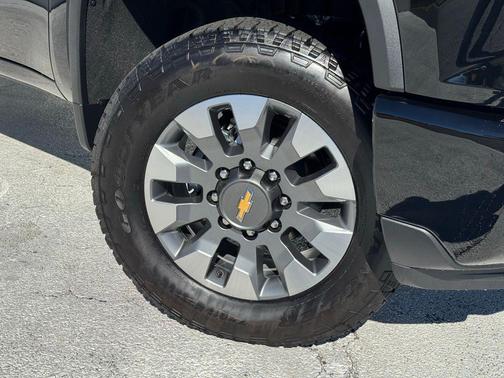 Black 2026 Chevrolet Silverado 2500 Custom