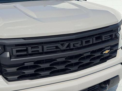 Summit White 2026 Chevrolet Silverado 1500 Custom