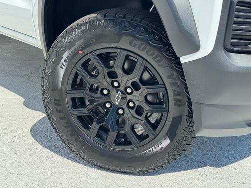 Summit White 2026 Chevrolet Colorado Trail Boss