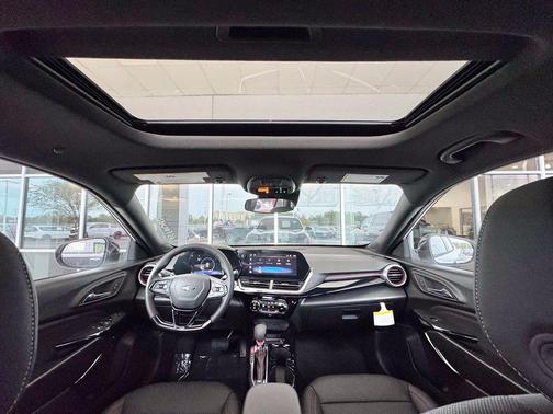 Summit White 2026 Chevrolet Trax FWD 2RS
