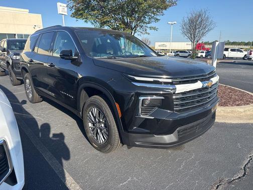 Mosaic Black Metallic 2026 Chevrolet Traverse LT