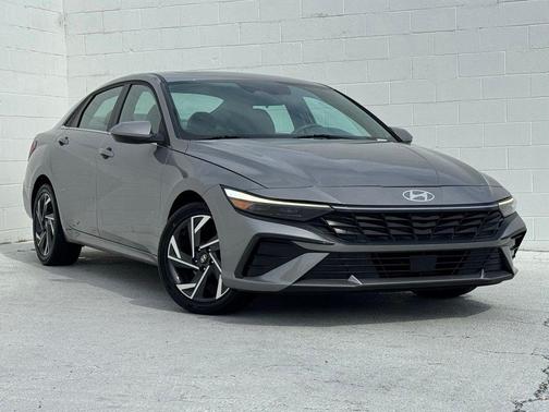 Fluid Metal 2025 Hyundai ELANTRA SEL