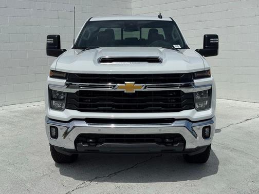 Summit White 2026 Chevrolet Silverado 2500 LT