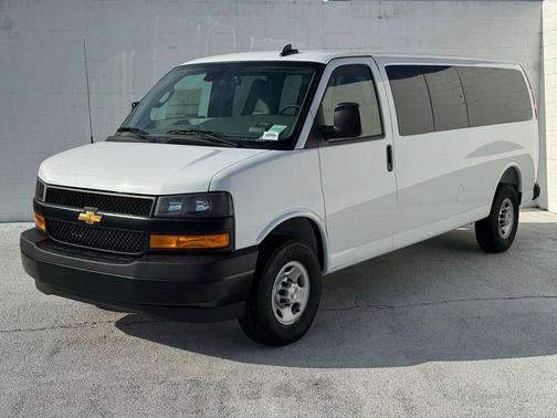 2025 Chevrolet Express 3500 LS