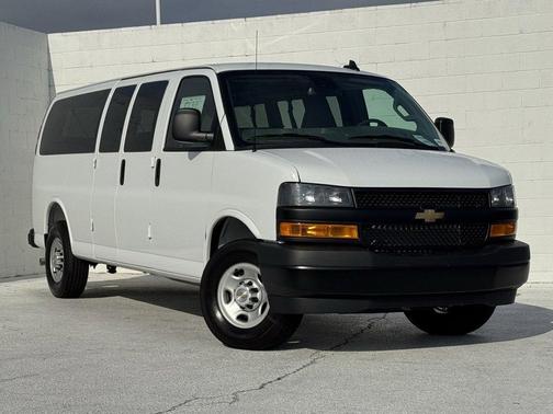 2025 Chevrolet Express 3500 LS