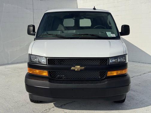 2025 Chevrolet Express 3500 LS