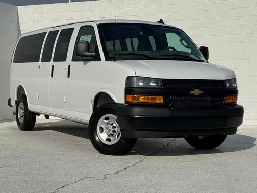 2025 Chevrolet Express 3500 LS