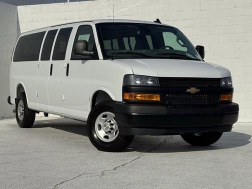 2025 Chevrolet Express 3500 LS
