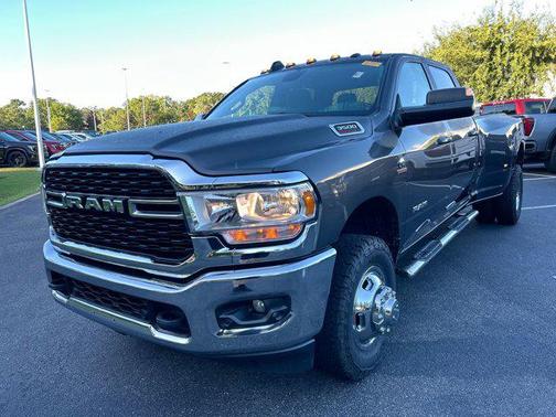 2022 RAM 3500 Big Horn Crew Cab 4x4 8' Box