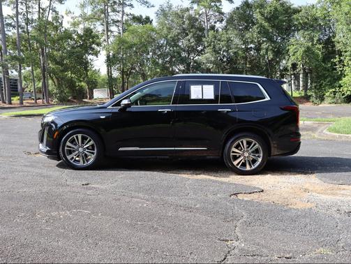 Stellar Black Metallic 2022 Cadillac XT6 Premium Luxury FWD