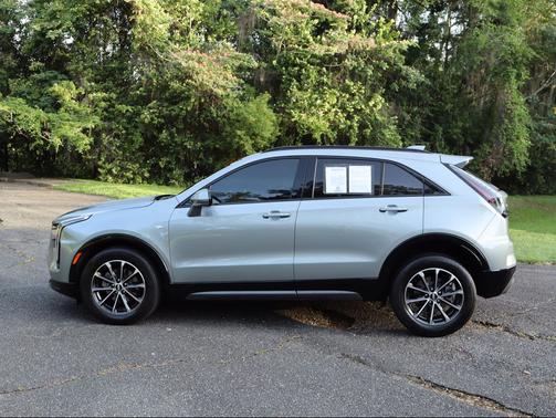 Argent Silver Metallic 2024 Cadillac XT4 Sport