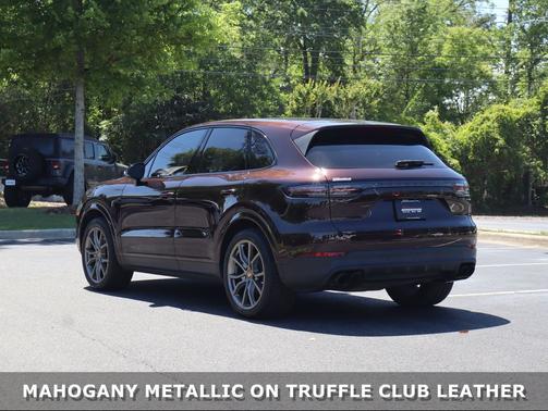 MAHOGANY METALLIC [BROWN] 2022 Porsche Cayenne Cayenne