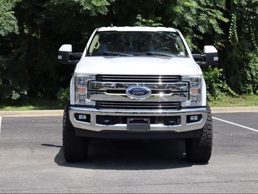 Oxford White 2019 Ford F-250 Lariat
