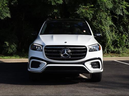 MANUFAKTUR Moonlight White Metallic 2025 Mercedes-Benz GLS 580 4MATIC