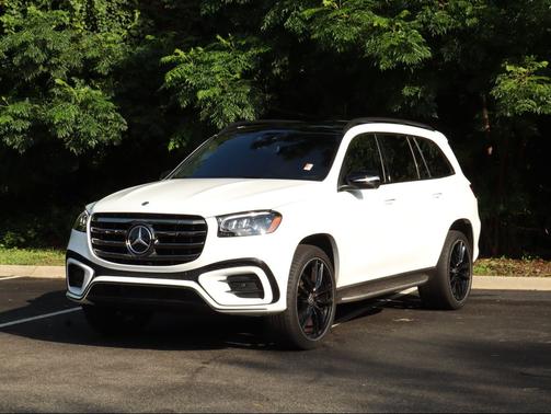 MANUFAKTUR Moonlight White Metallic 2025 Mercedes-Benz GLS 580 4MATIC