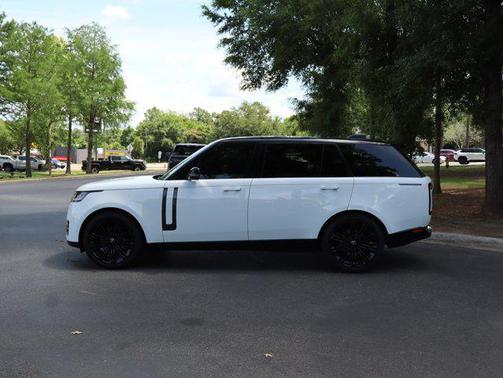 -SELECT- 2024 Land Rover Range Rover P400 SE