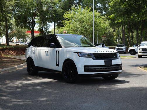 -SELECT- 2024 Land Rover Range Rover P400 SE