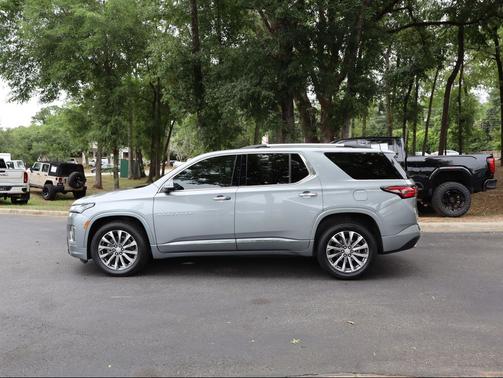 Sterling Gray Metallic 2023 Chevrolet Traverse Premier