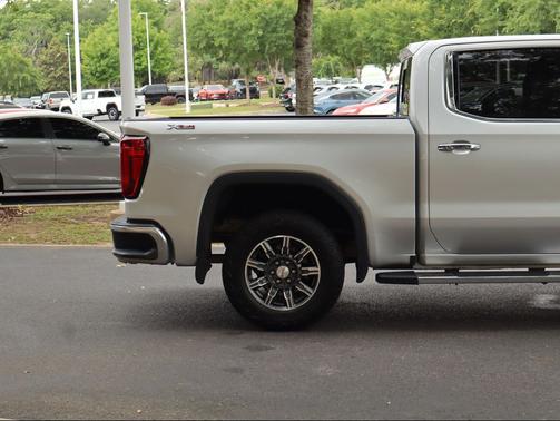 Quicksilver Metallic 2022 GMC Sierra 1500 SLT