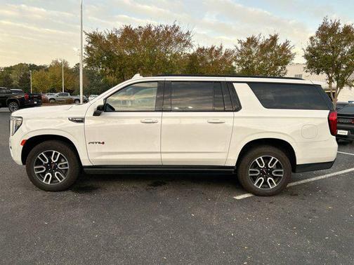 2021 GMC Yukon XL 4WD AT4