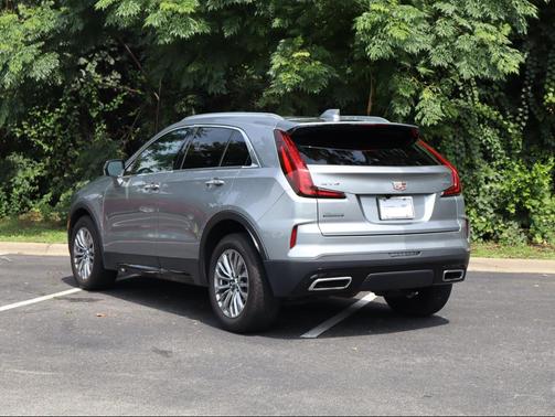 Argent Silver Metallic 2025 Cadillac XT4 Premium Luxury