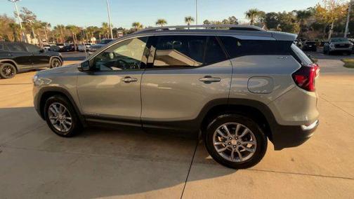 Sterling Metallic 2023 GMC Terrain SLT