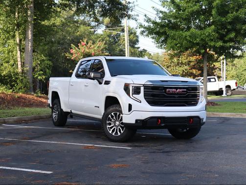 Summit White 2023 GMC Sierra 1500 AT4