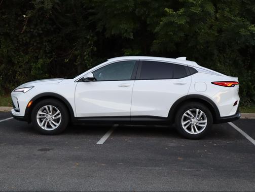Summit White 2026 Buick Envista Preferred FWD
