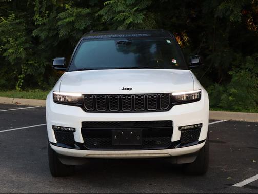 Bright White Clearcoat 2023 Jeep Grand Cherokee L Summit