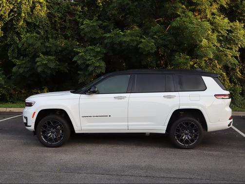 Bright White Clearcoat 2023 Jeep Grand Cherokee L Summit