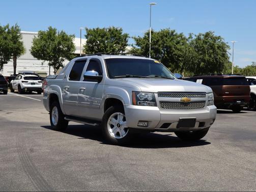 Silver Ice Metallic 2013 Chevrolet Avalanche LT