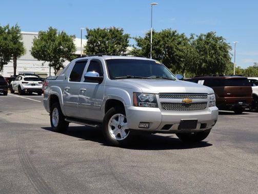 Silver Ice Metallic 2013 Chevrolet Avalanche LT