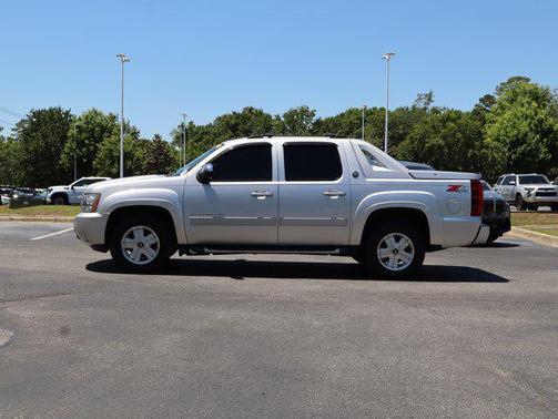 Silver Ice Metallic 2013 Chevrolet Avalanche LT