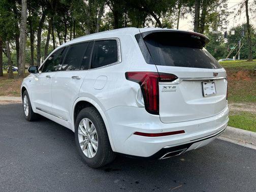 2022 Cadillac XT6 Luxury FWD
