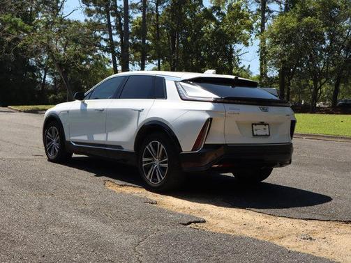 Crystal White Tricoat 2024 Cadillac LYRIQ Luxury