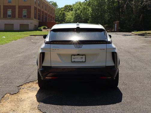 Crystal White Tricoat 2024 Cadillac LYRIQ Luxury