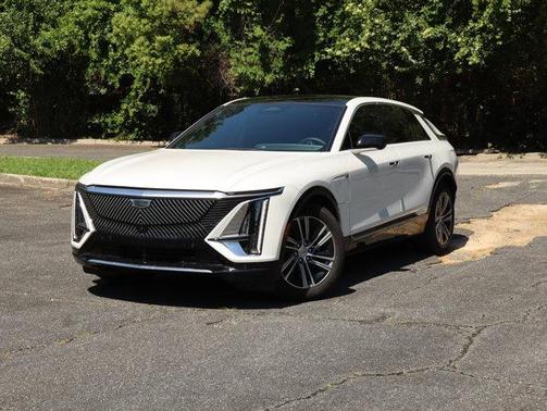 Crystal White Tricoat 2024 Cadillac LYRIQ Luxury