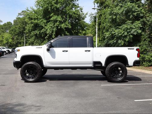 Summit White 2026 Chevrolet Silverado 2500 LTZ