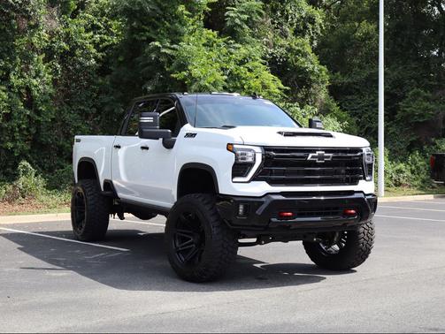 Summit White 2026 Chevrolet Silverado 2500 LTZ