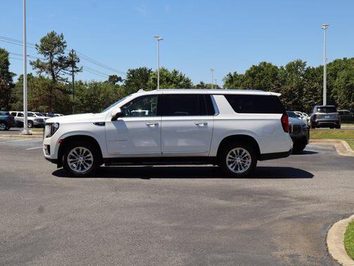 White Frost Tricoat 2023 GMC Yukon XL SLT