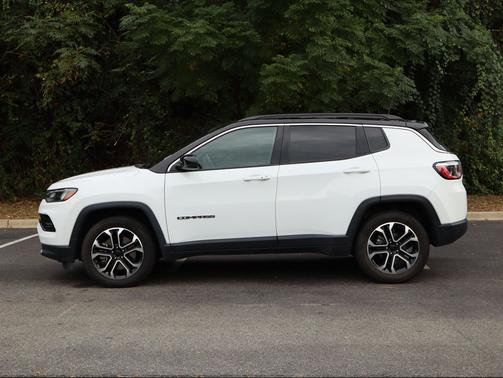 Bright White Clearcoat 2024 Jeep Compass Limited