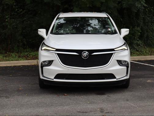 White Frost Tricoat 2022 Buick Enclave FWD Essence