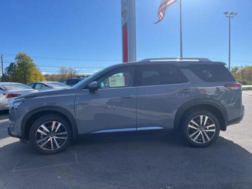 2025 Nissan Pathfinder Platinum 4WD