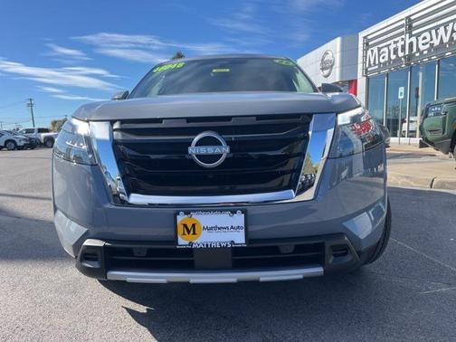 2025 Nissan Pathfinder Platinum 4WD