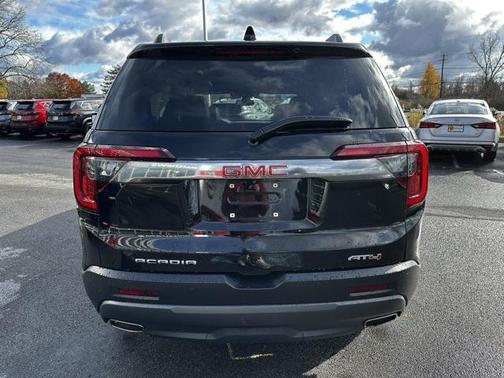 2022 GMC Acadia AT4