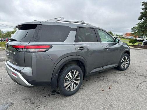 Gun Metallic 2024 Nissan Pathfinder SL 4WD