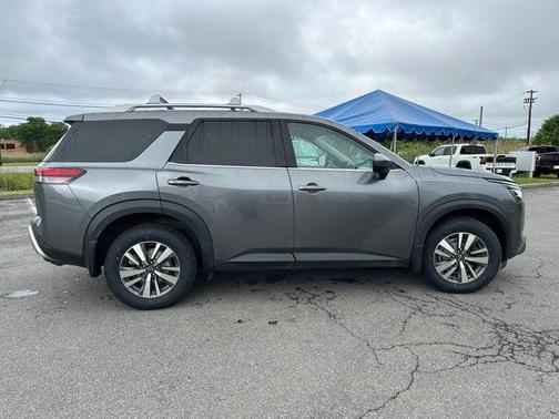Gun Metallic 2024 Nissan Pathfinder SL 4WD